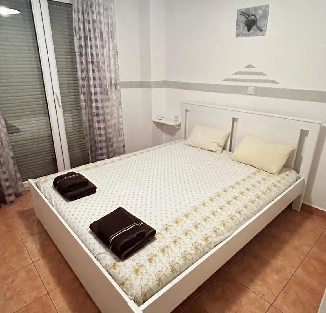 Kristine'S Sea View Apartment Polychrono